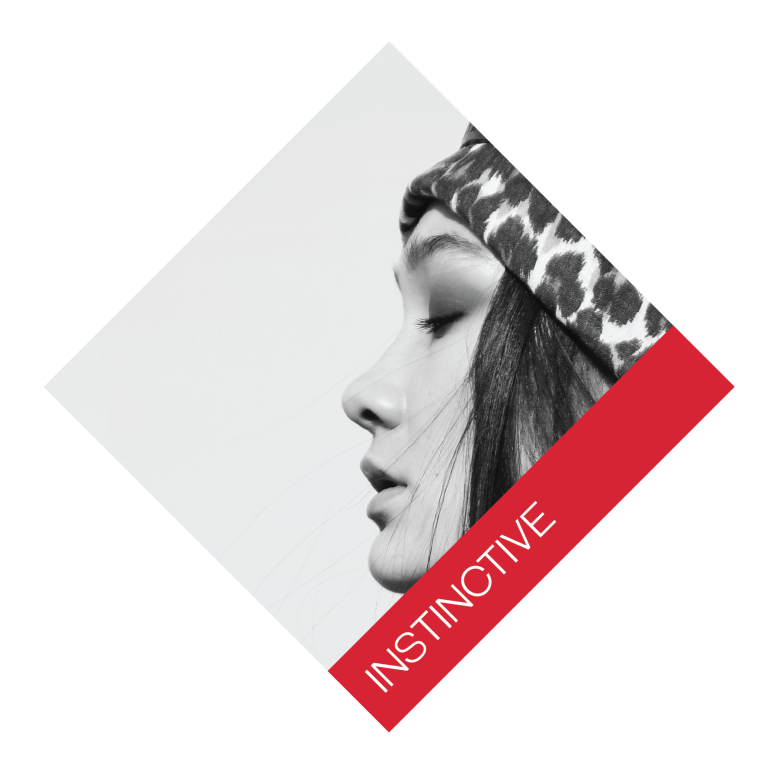 Modèle : Elke Bucher // Photographe : Lorelyne - Photography // Robe : Andralys // Accessoires : La Chambre Blanche // Artisan fleuriste : Laurene / Exception Fleurs